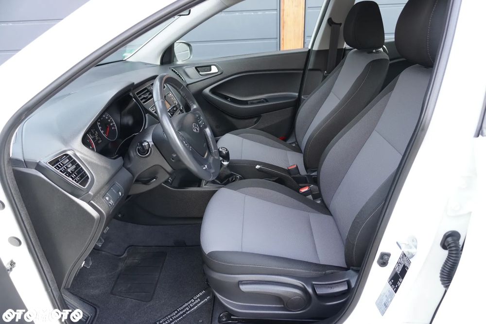Hyundai i20 blue 1.2 Classic - 16