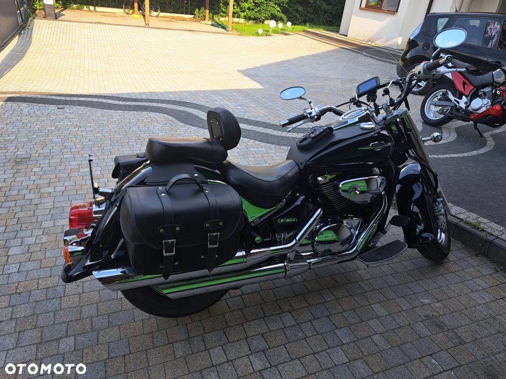 Suzuki Intruder - 14