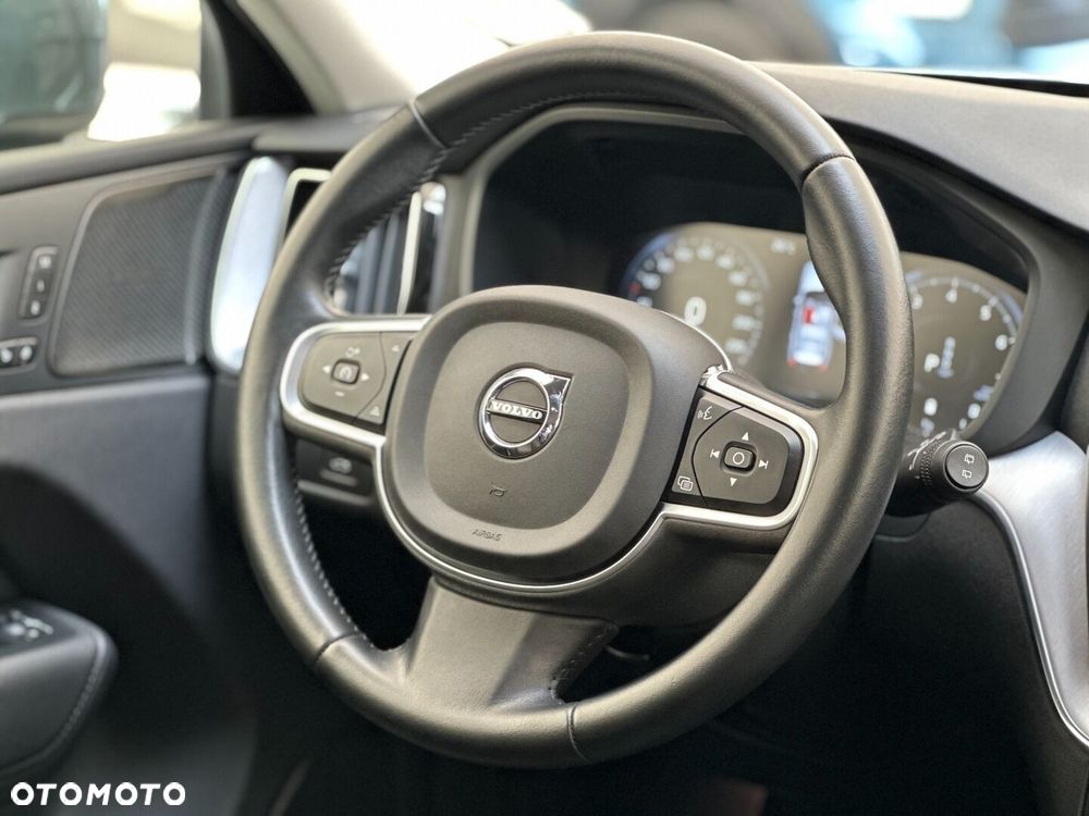 Volvo XC 60 B5 B AWD Momentum Pro - 34
