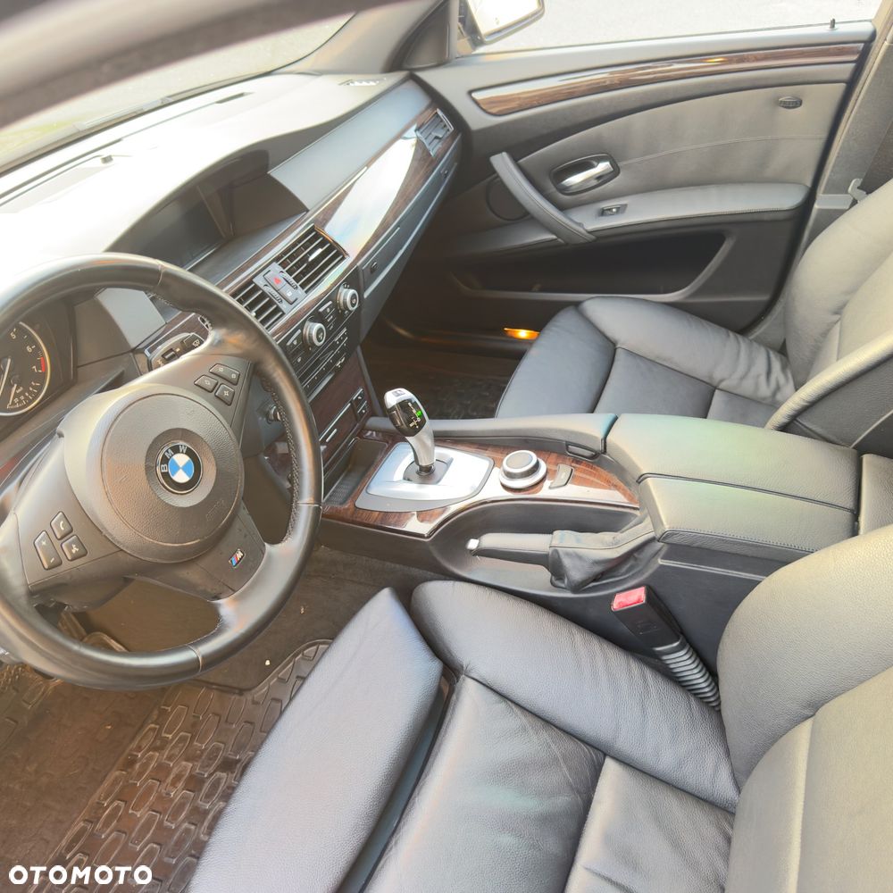 BMW Seria 5 550i Sport-Aut - 6