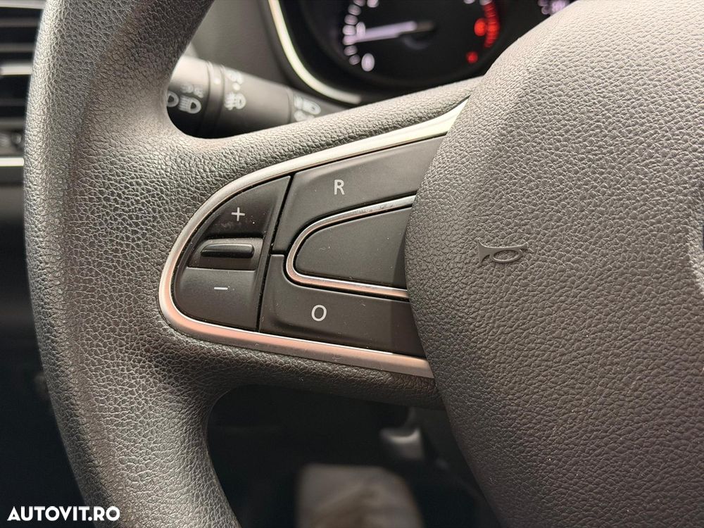 Renault Megane TCe Business - 27