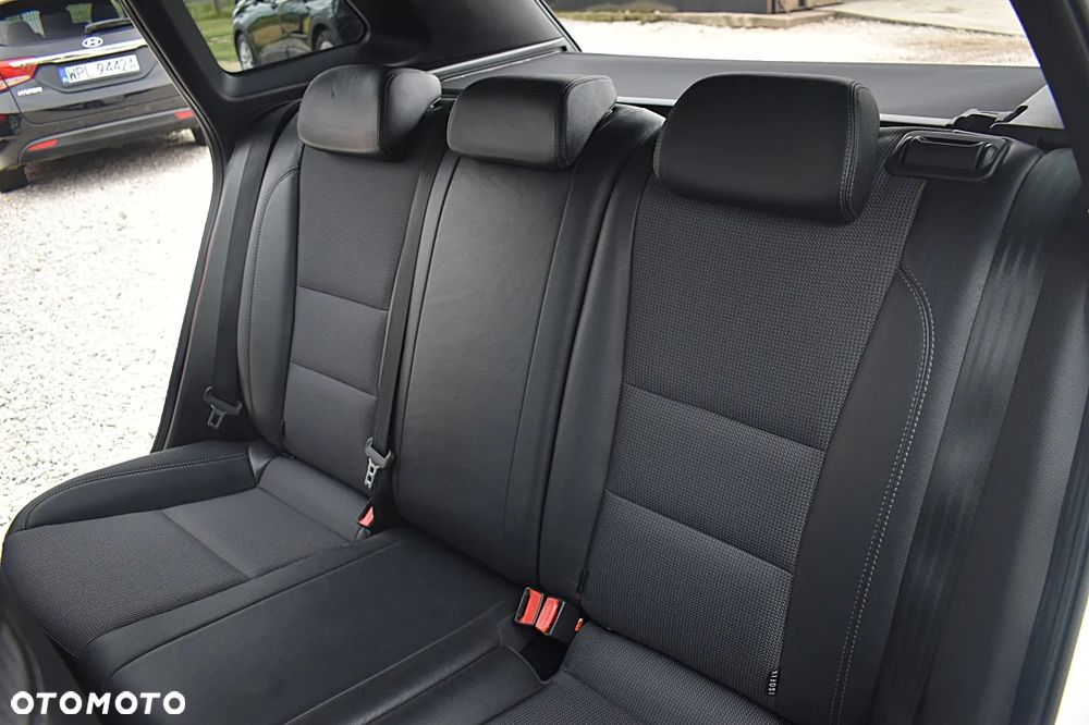 Hyundai i30 i30cw 1.6 CRDi Fifa World Cup Edition - 19