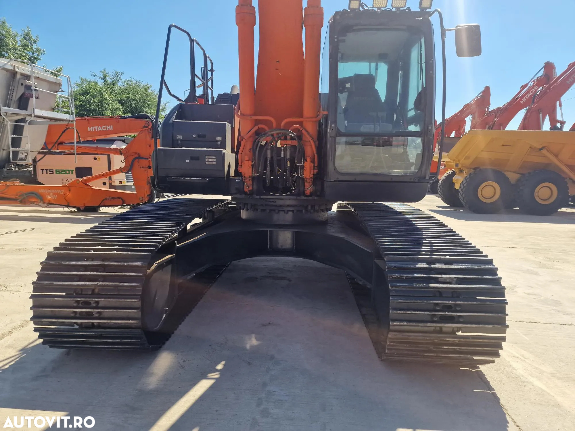 Hitachi ZX300, 32t, Cupa NOUA 1,8mc, 2018, 8.786h, Gresare automata, Inst picon, 3 pompe hidr HITACHI, Camera spate, Camere laterale, consum mediu 15l/h, Stare foarte buna, posibilitate leasing 3 ani-PROMOTIE 87.900 EUR+tva - 20