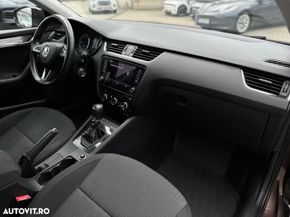 Skoda Octavia 2.0 TDI DSG Style - 5