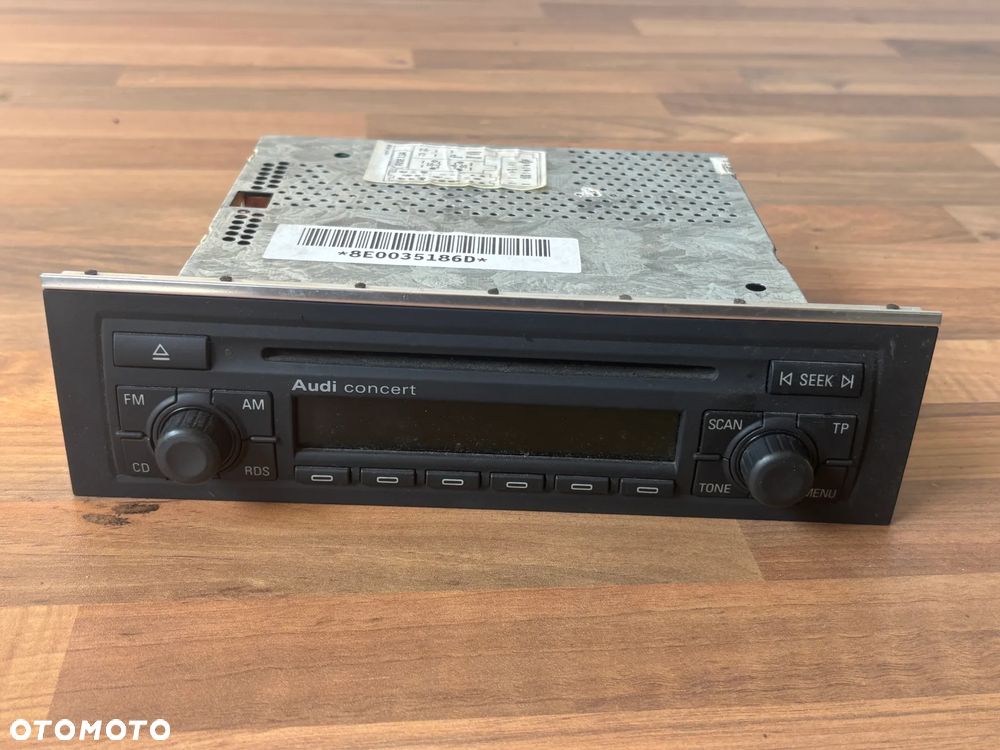 Radioodtwarzacz Audi A4 B7 8E0035186D - 1