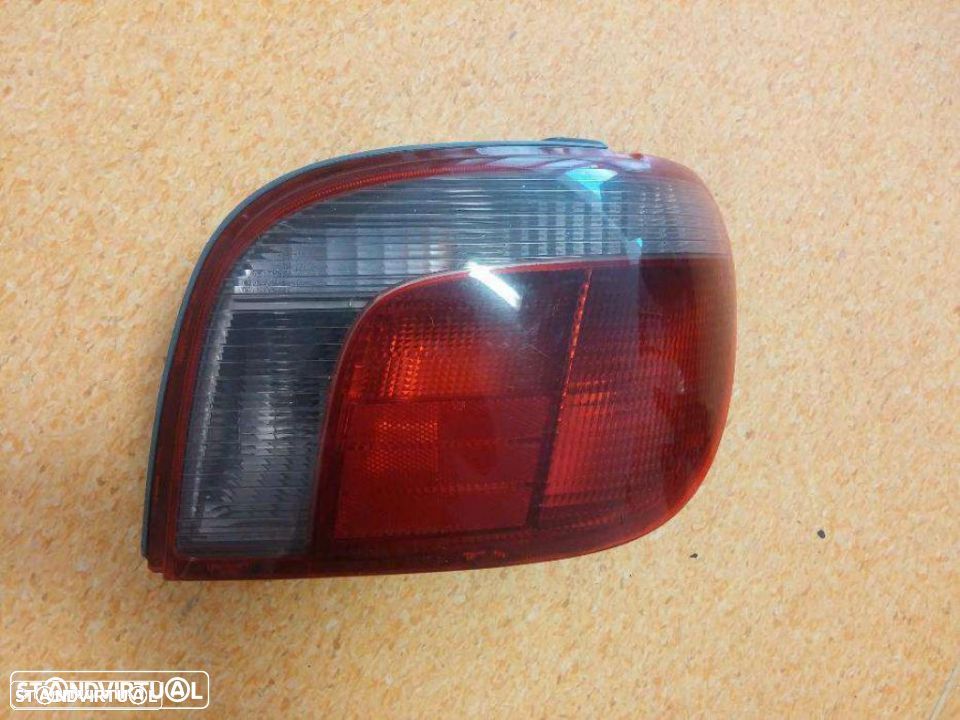 Farolim farol tras direito toyota yaris 1ºmodelo - 1