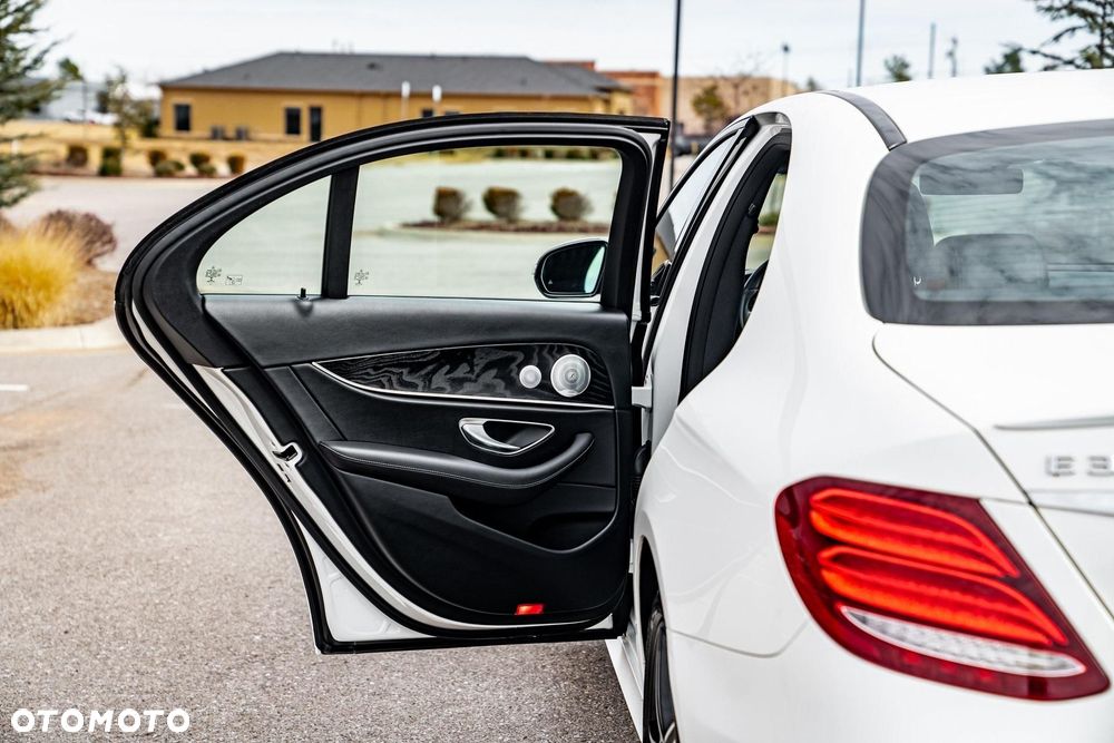 Mercedes-Benz Klasa E 300 9G-TRONIC AMG Line - 17