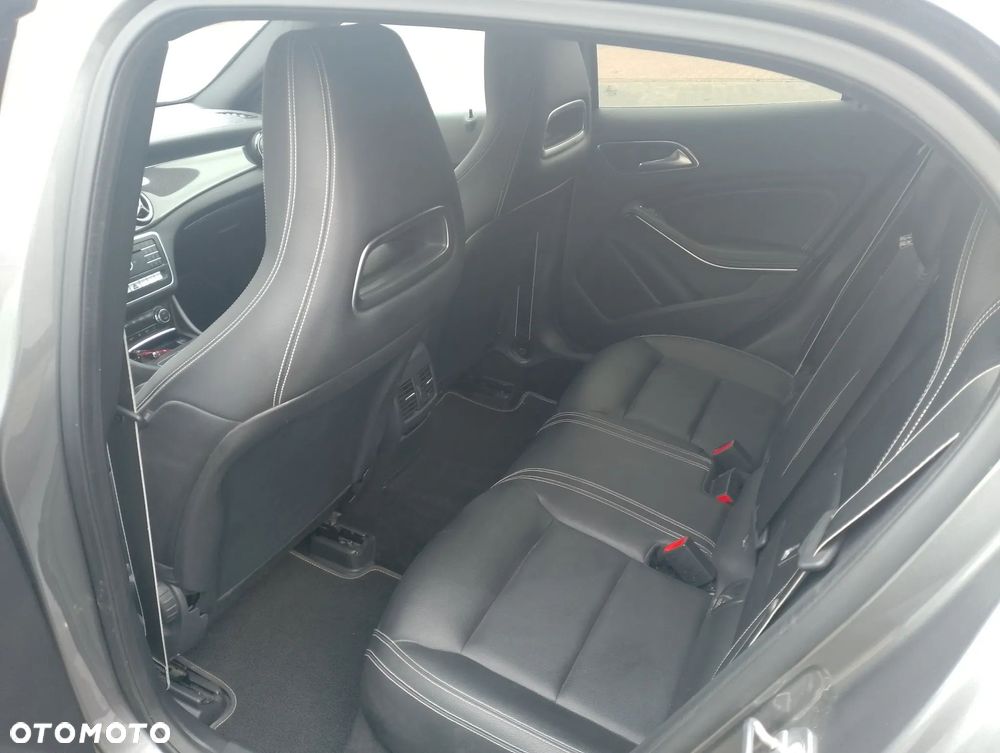 Mercedes-Benz GLA 220 d 7G-DCT AMG Line - 11