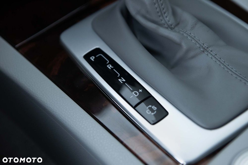 Mercedes-Benz Klasa E 350 CGI BlueEff - 34