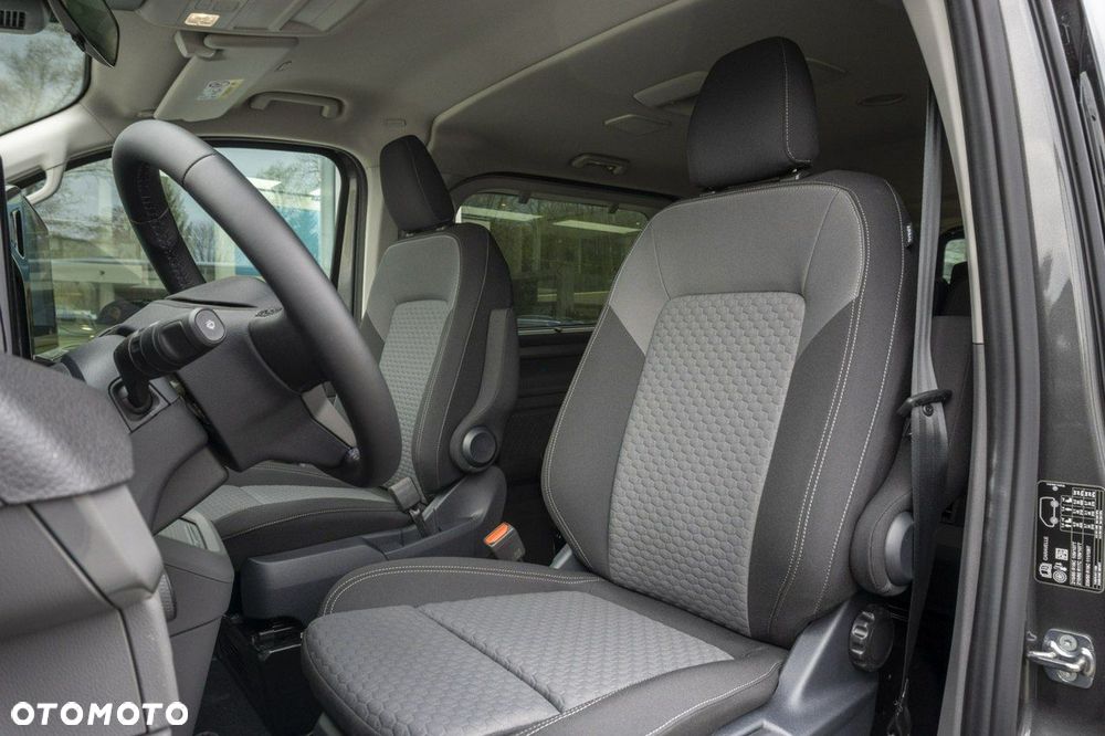 Volkswagen Caravelle - 18
