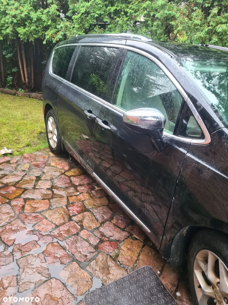 Chrysler Pacifica - 28
