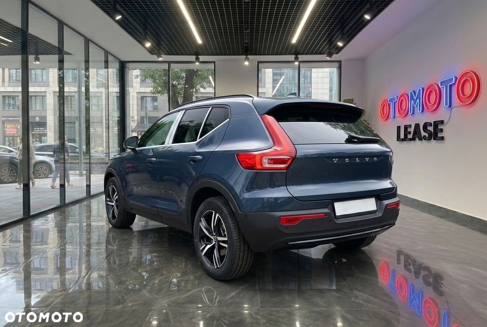 Volvo XC 40 B3 Plus Dark - 2