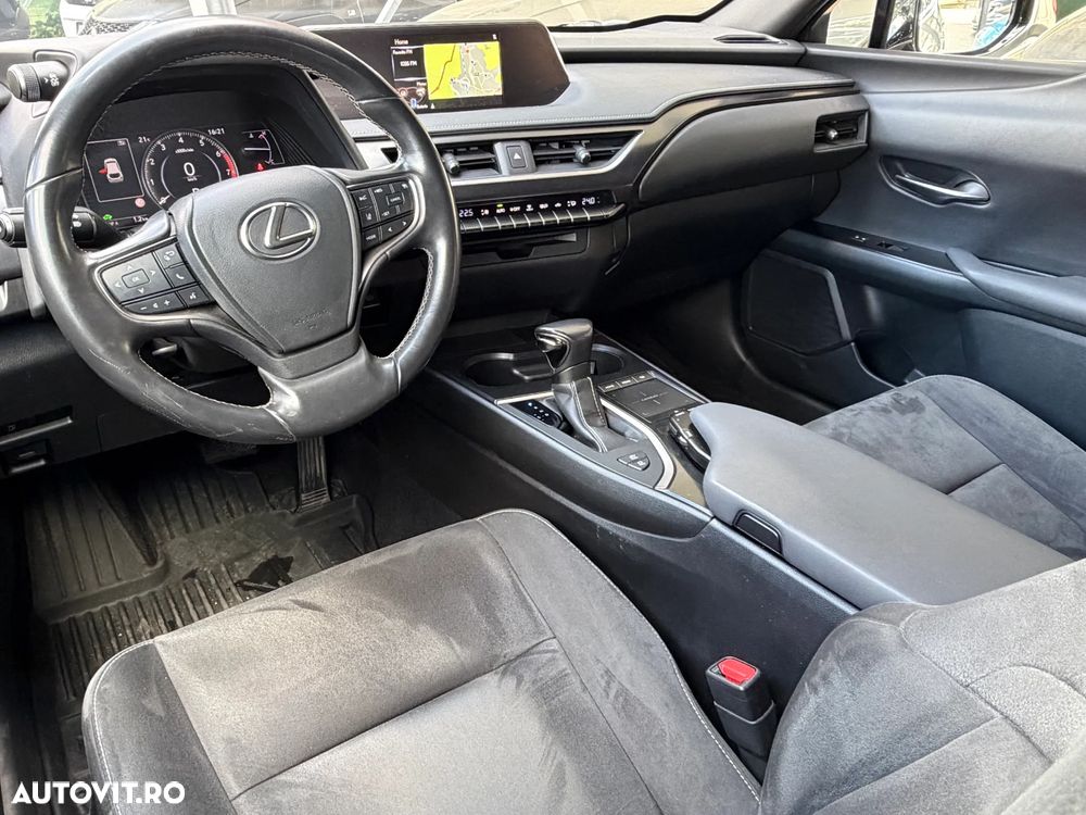 Lexus UX 250h Business Edition - 26