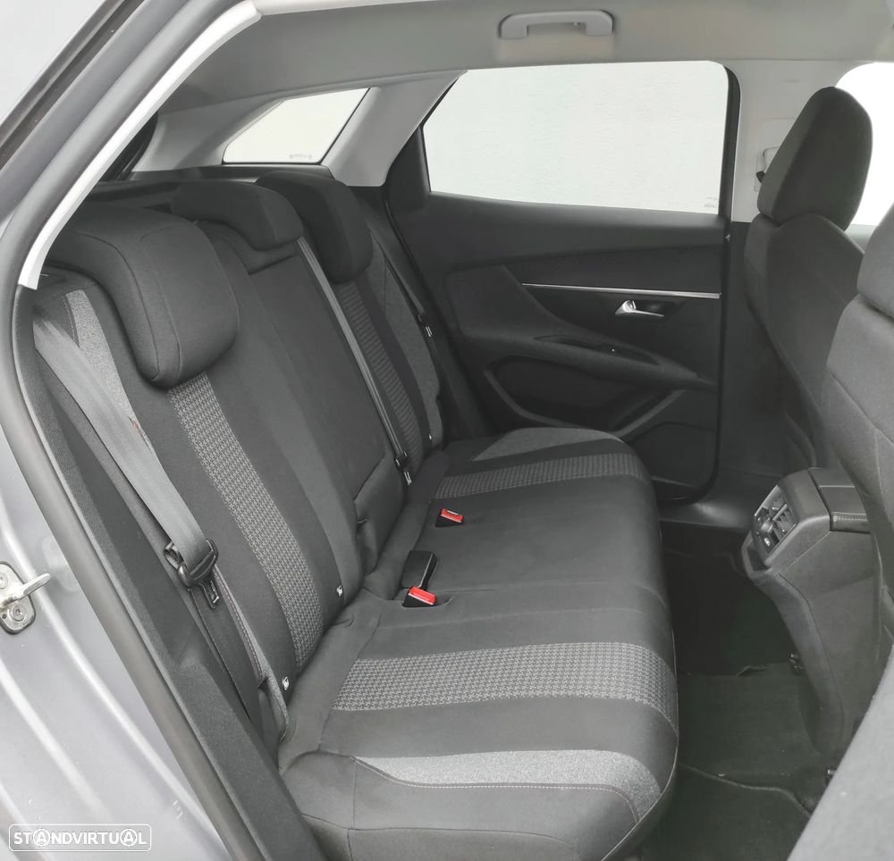 Peugeot 3008 1.6 BlueHDi Style EAT6 - 26