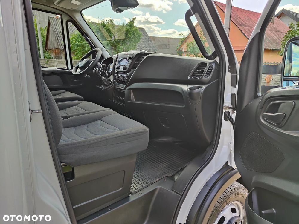 Iveco DAILY 50/35c18 3.0d 180KM** BLIŹNIAK** Kontener 8-EuroPalet + DRZWI BOCZNE** POLSKI SALON** 144 tyś KM** DMC do 3.5T kat.B** - 25