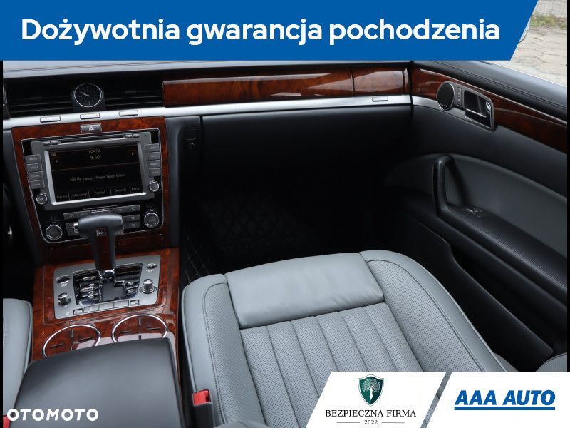 Volkswagen Phaeton - 10