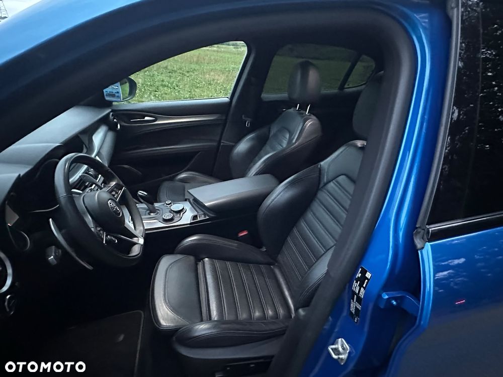 Alfa Romeo Stelvio - 17