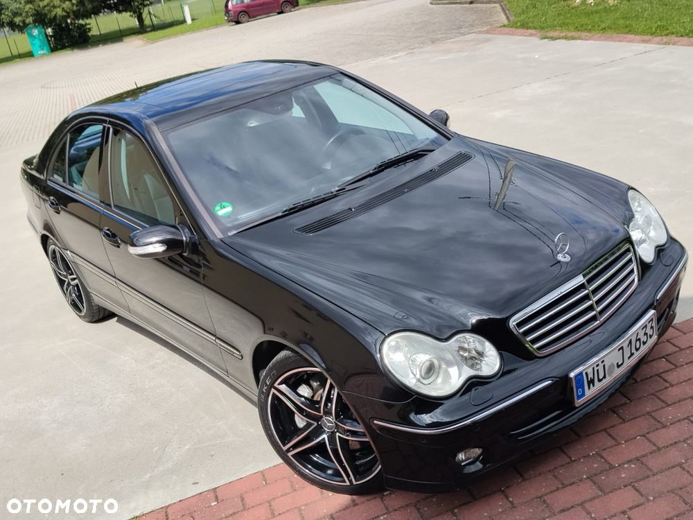 Mercedes-Benz Klasa C 180 Kompressor Automatik Avantgarde Sport Edition - 30