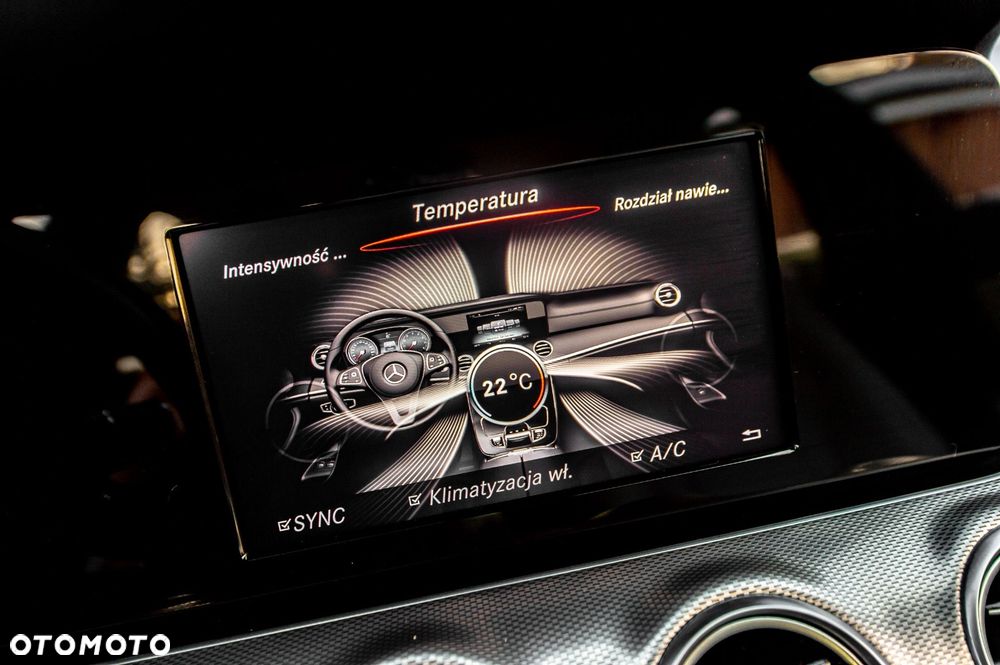 Mercedes-Benz Klasa E 220 d 4-Matic 9G-TRONIC - 33