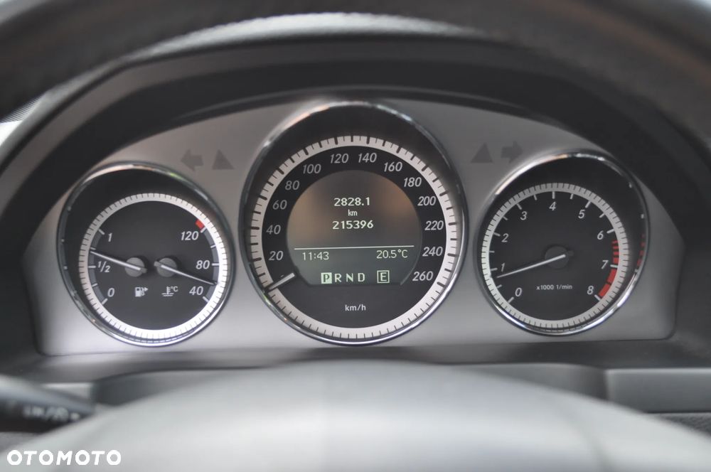 Mercedes-Benz Klasa C 200 CGI Automatik BlueEFFICIENCY Avantgarde - 28