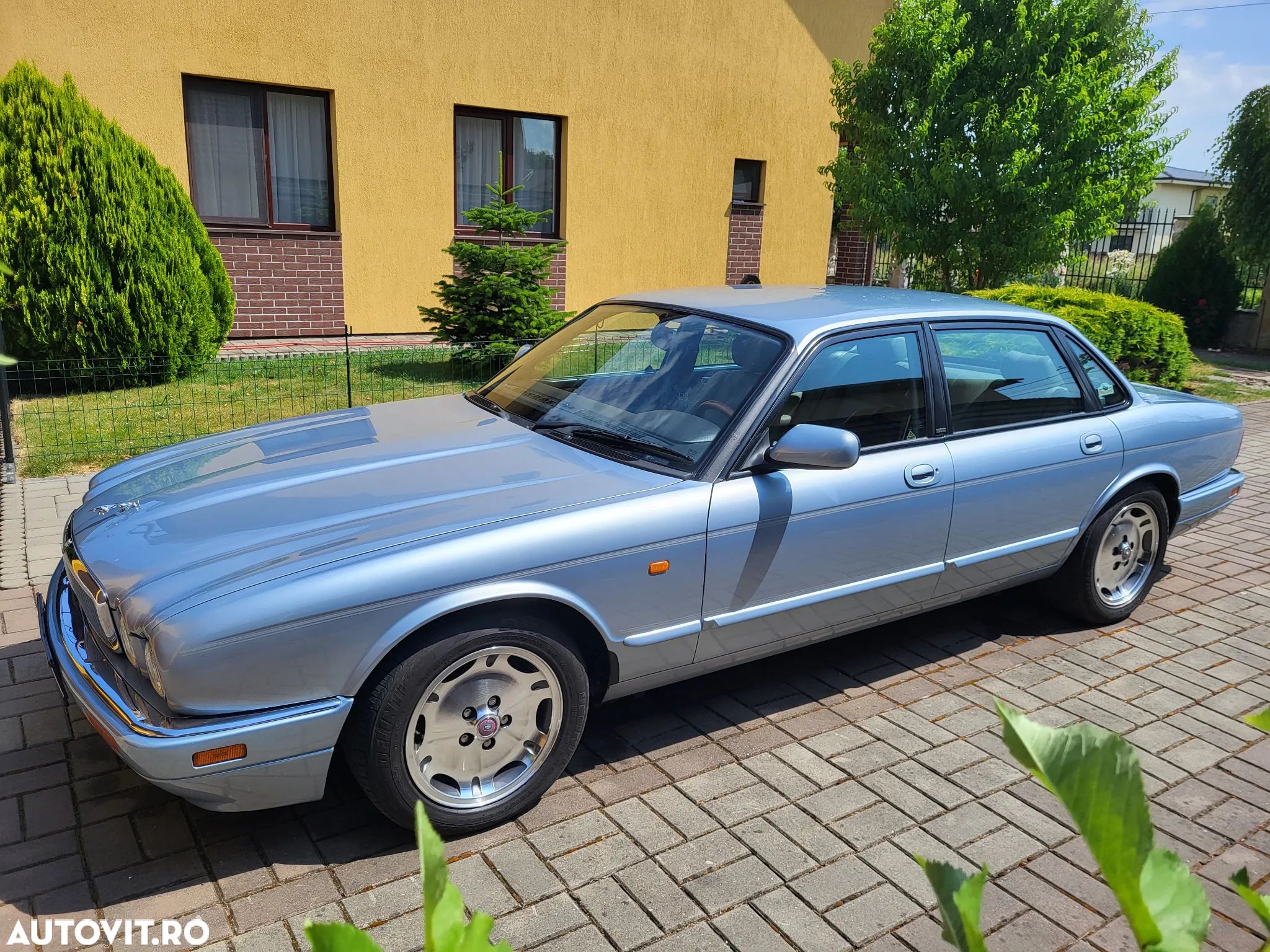 Jaguar XJ - 1