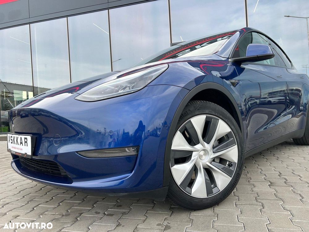 Tesla Model Y Long Range Dual Motor AWD - 31