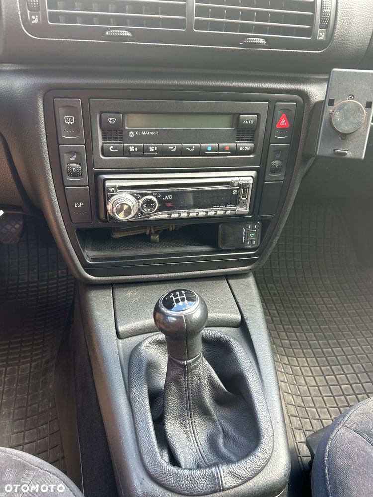Volkswagen Passat 1.6 Comfortline - 9