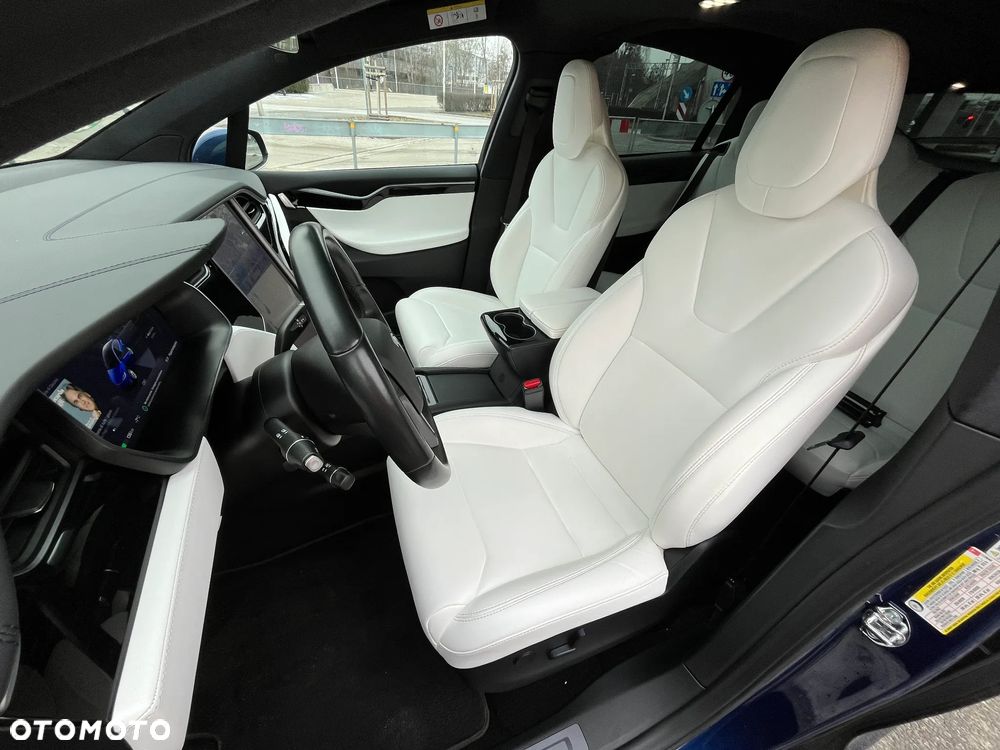 Tesla Model X - 20