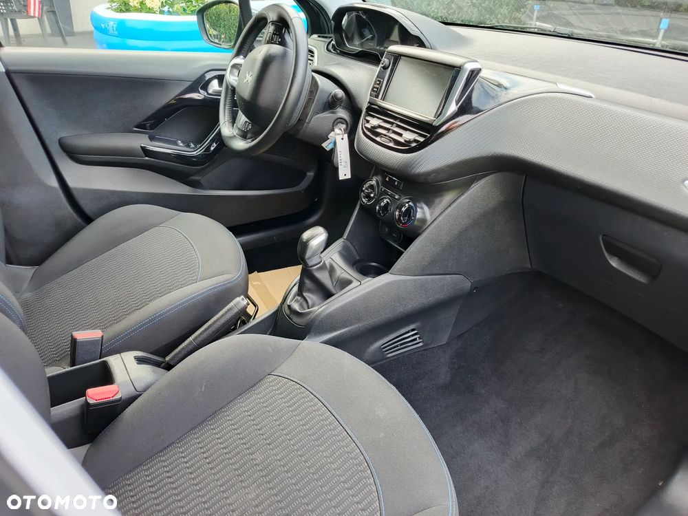 Peugeot 208 1.2 PureTech Style - 11