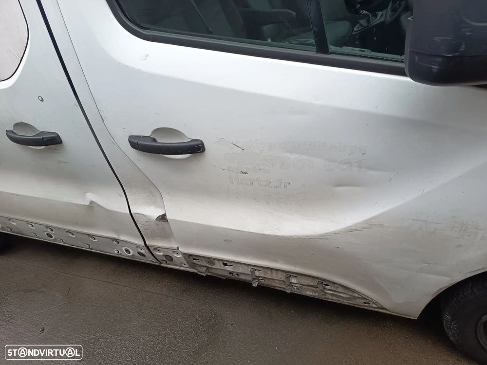 Renault Trafic 1.6 DCI ano 2016 - 9