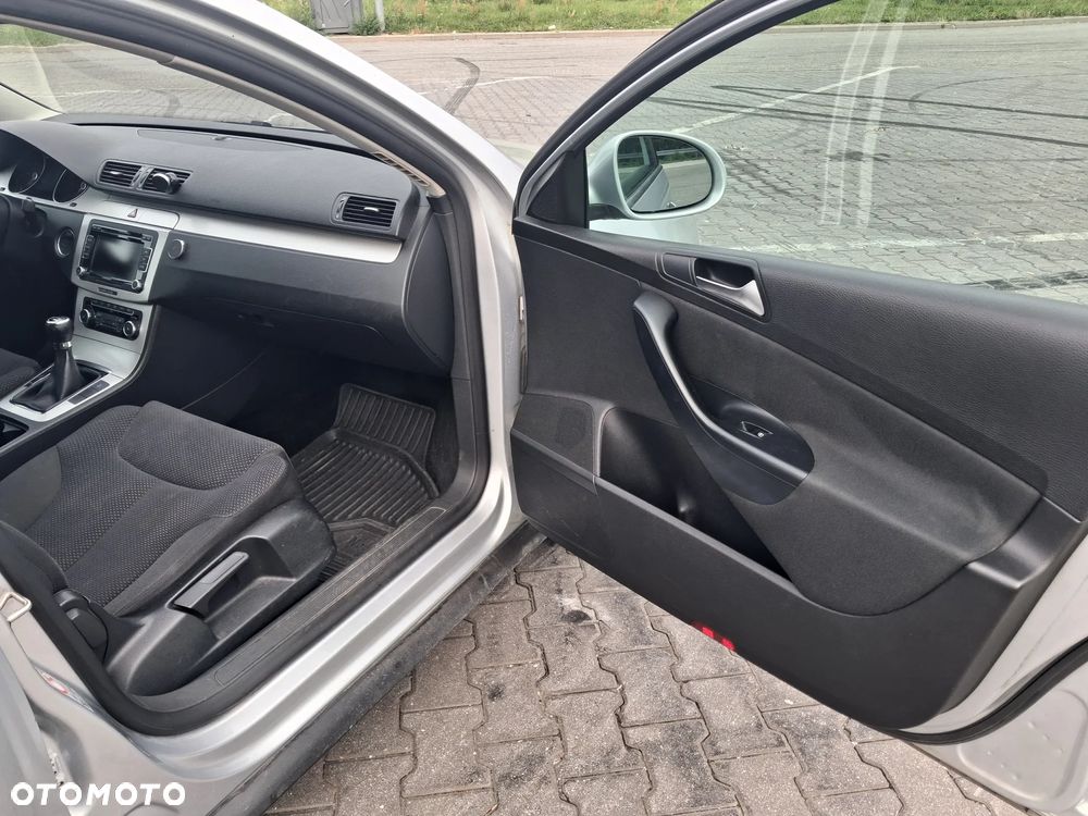 Volkswagen Passat 2.0 Blue TDI SCR Comfortline - 8
