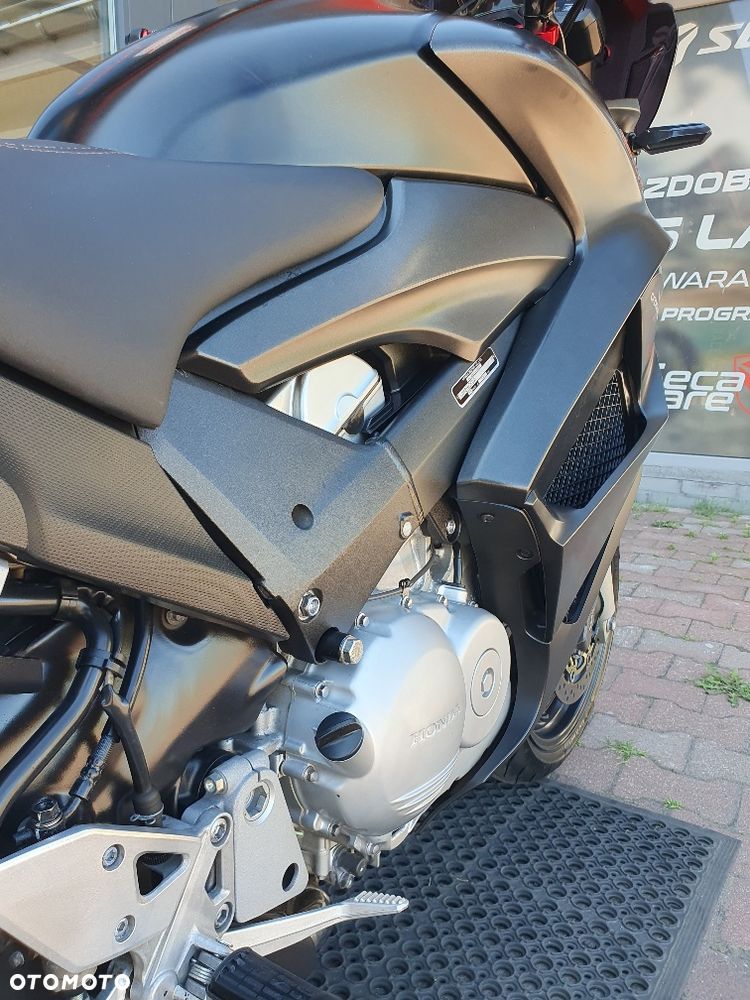 Honda VFR - 25