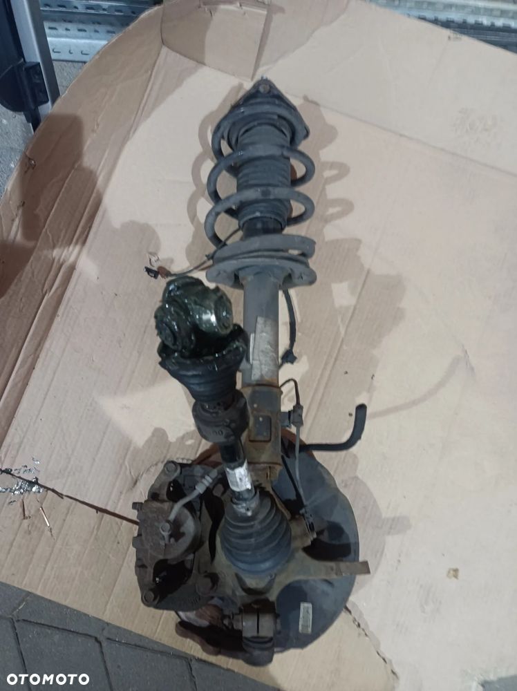 Kompletny Mc Pherson prawy przód KIA SPORTAGE III - 2