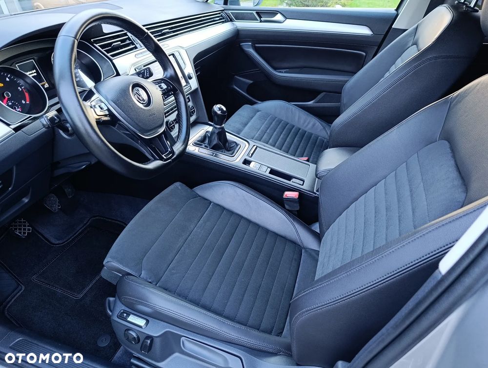 Volkswagen Passat 2.0 TDI (BlueMotion Technology) Comfortline - 16