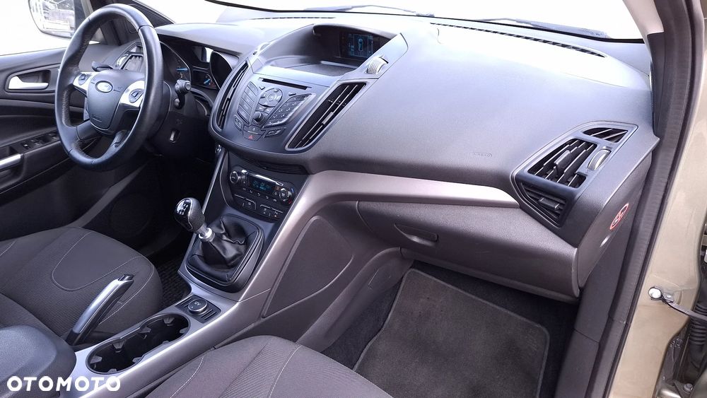 Ford Kuga 2.0 TDCi 2x4 Titanium - 21