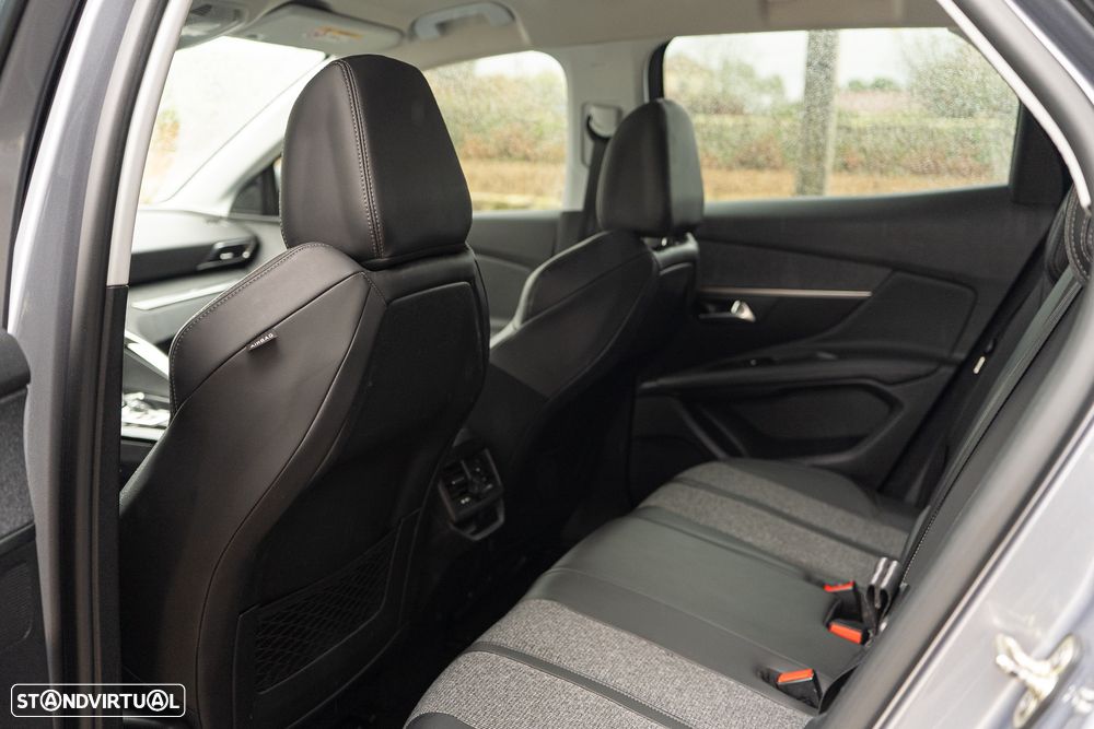 Peugeot 3008 PureTech 130 Stop & Start GPF EAT8 Allure - 18