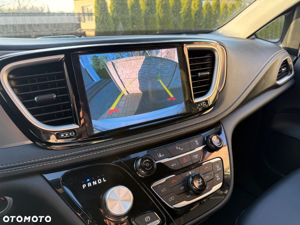 Chrysler Pacifica - 20