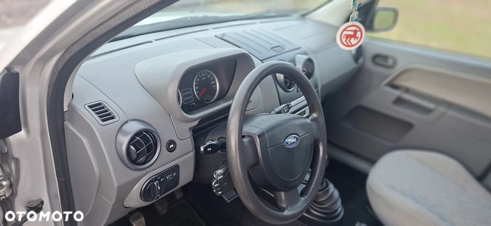 Ford Fusion - 10