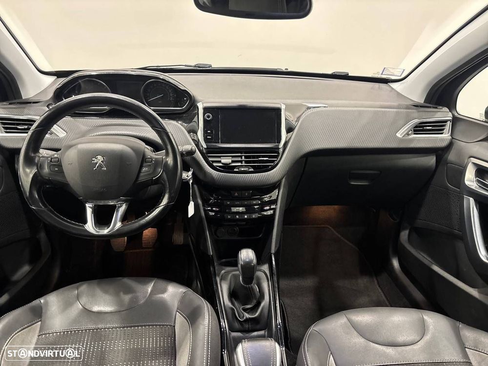 Peugeot 2008 1.2 PureTech Allure - 8