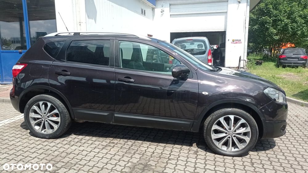 Nissan Qashqai 2.0 dCi DPF tekna - 24