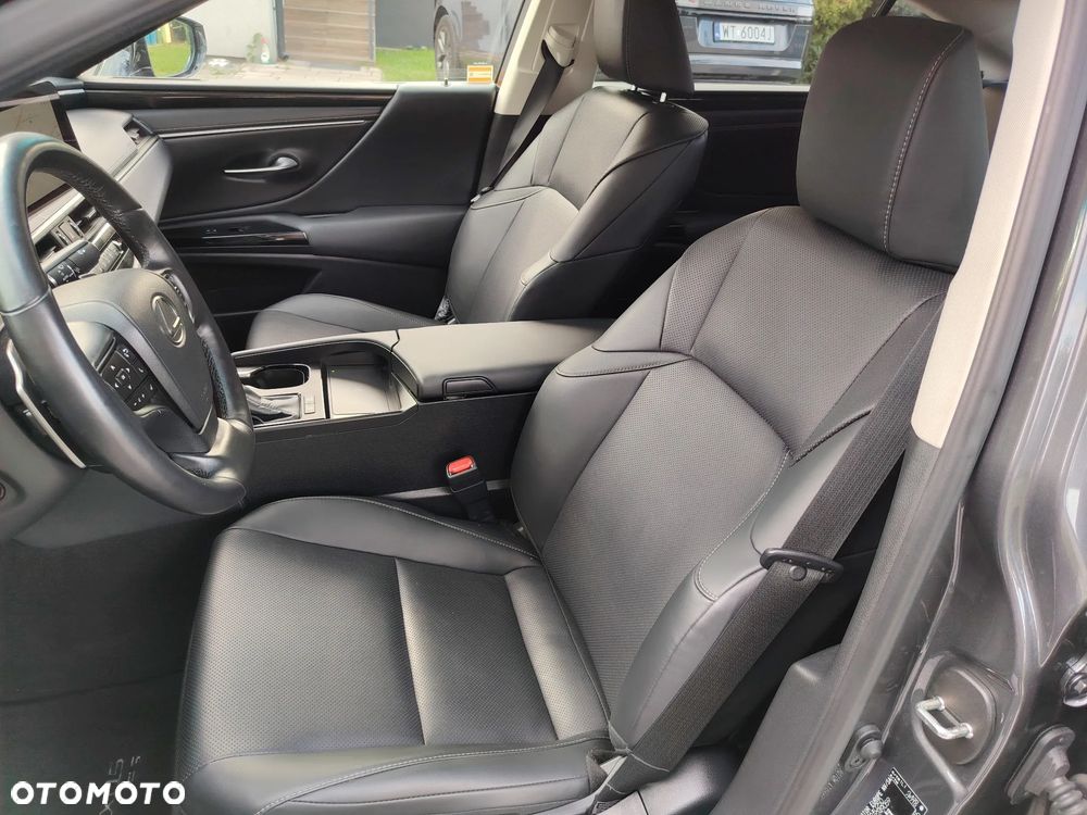 Lexus ES 300h Business Edition - 18