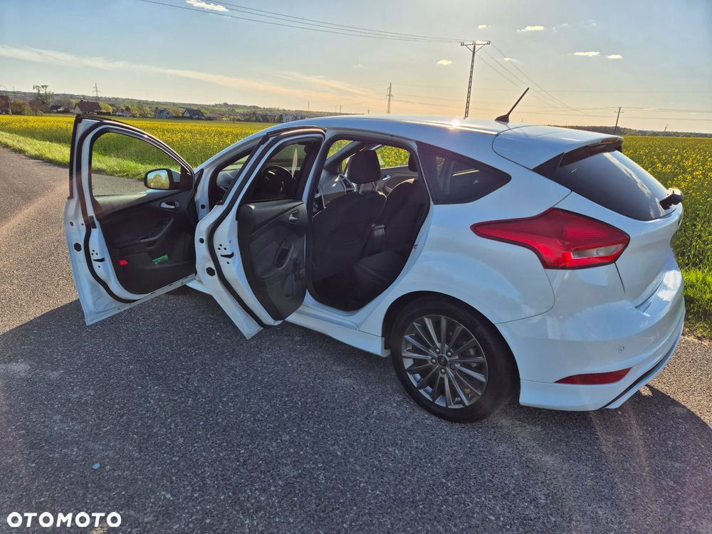 Ford Focus 1.5 EcoBlue Start-Stopp-System ST-LINE - 24