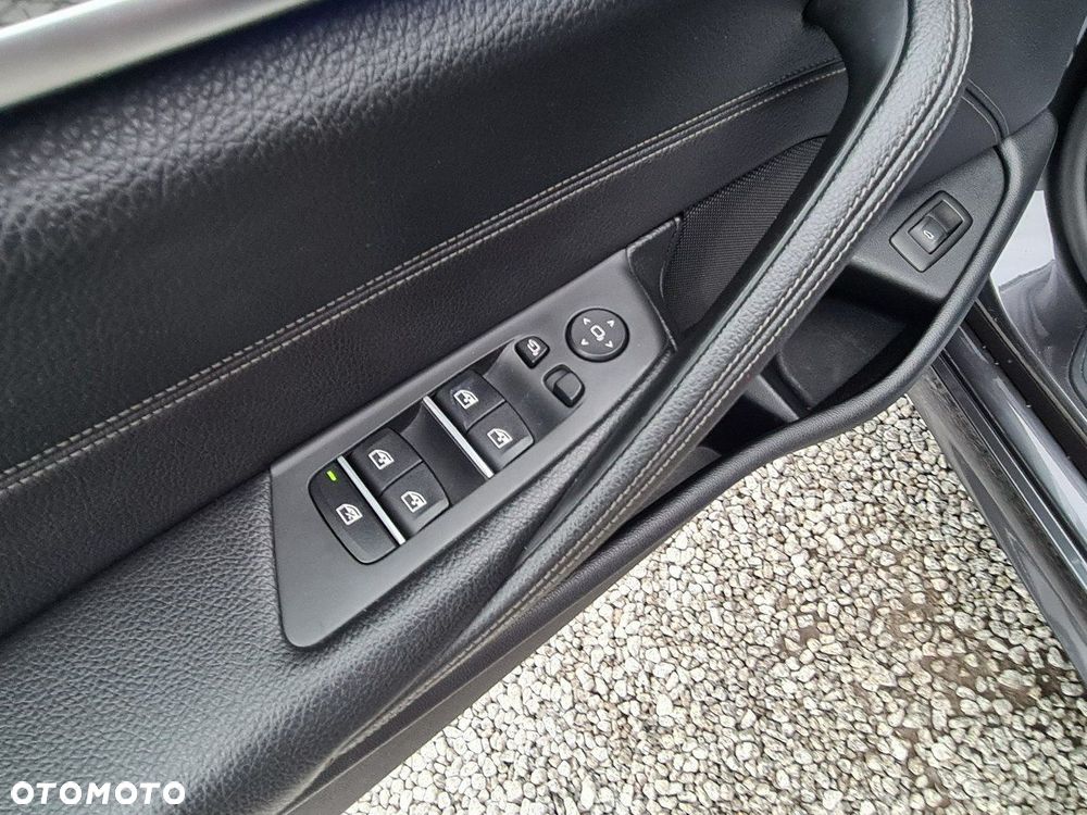 BMW Seria 5 530d xDrive M Sport sport - 40