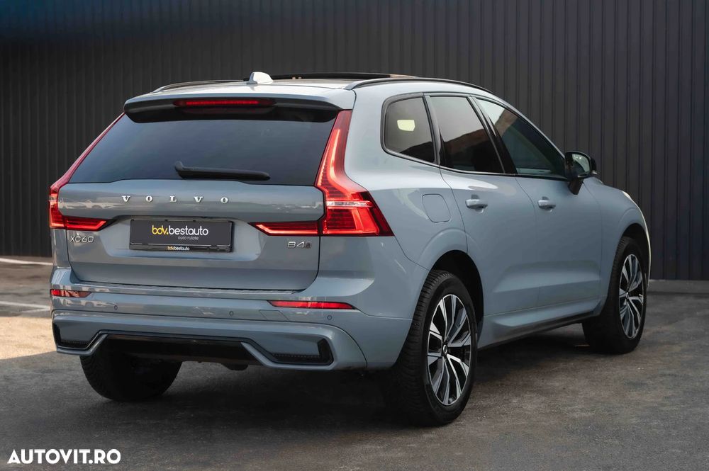 Volvo XC 60 B4 MHEV AT AWD Plus Dark - 26