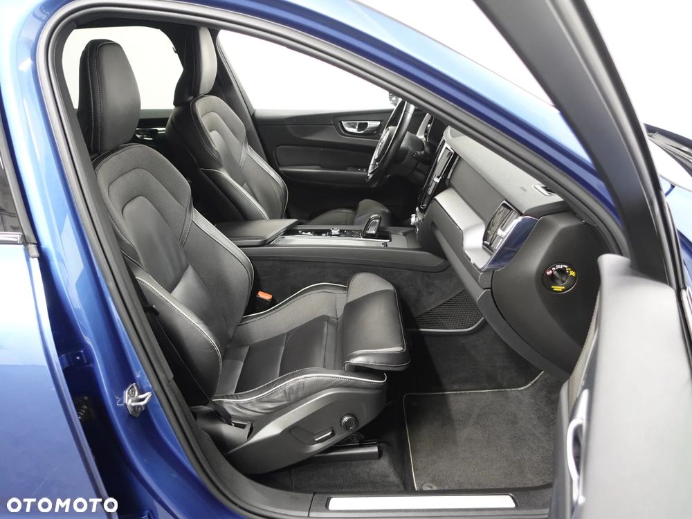 Volvo XC 60 B4 D AWD R-Design - 24