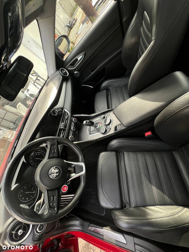 Alfa Romeo Giulia 2.0 Turbo 16V AT8-Q4 Veloce Ti - 18
