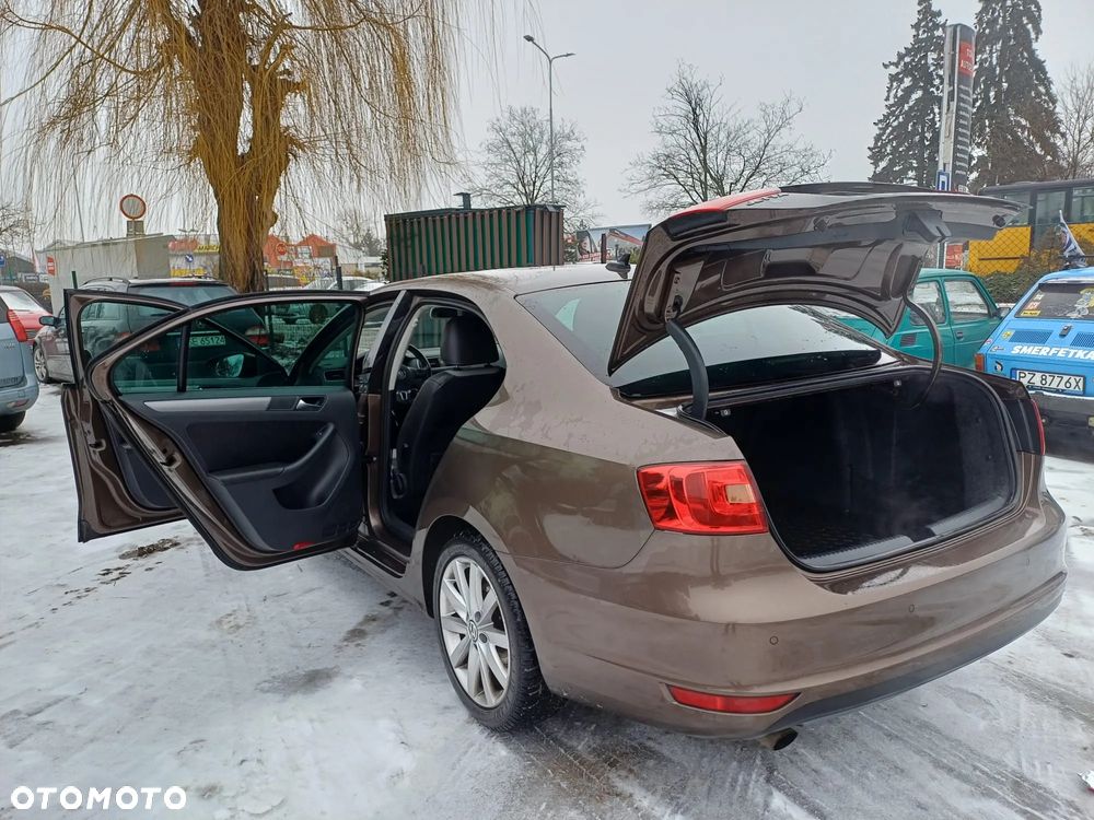 Volkswagen Jetta - 10