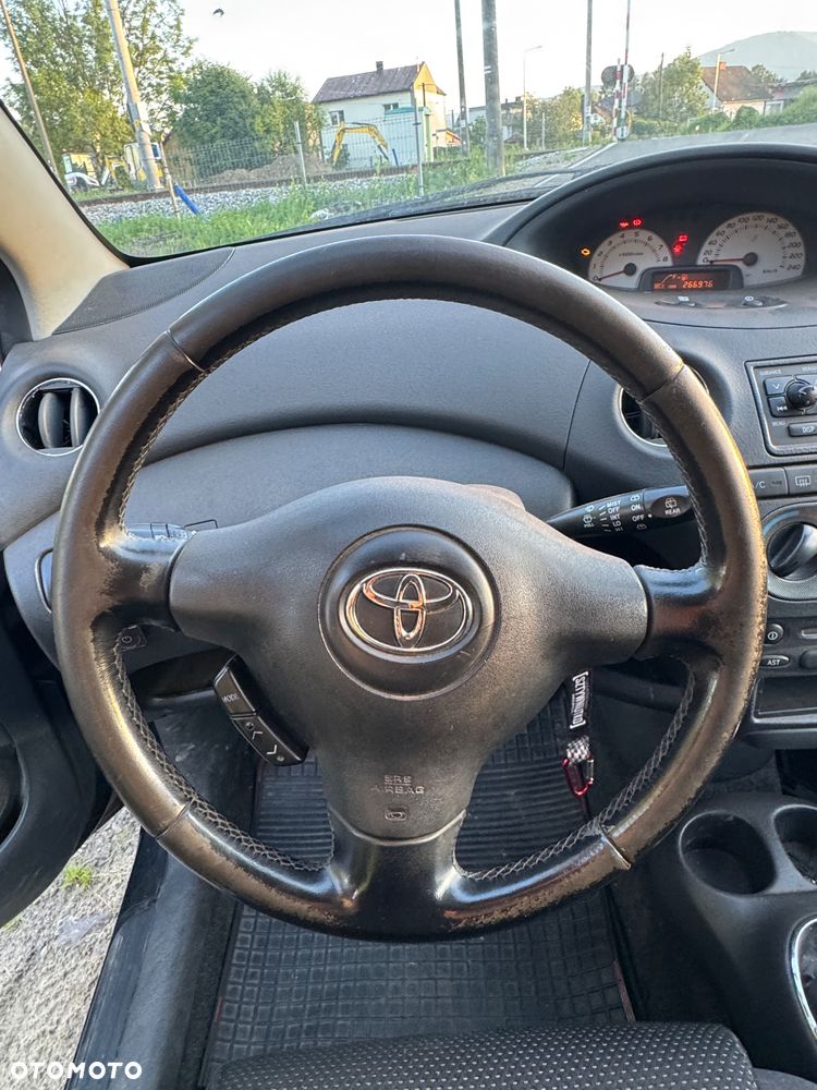 Toyota Yaris - 8