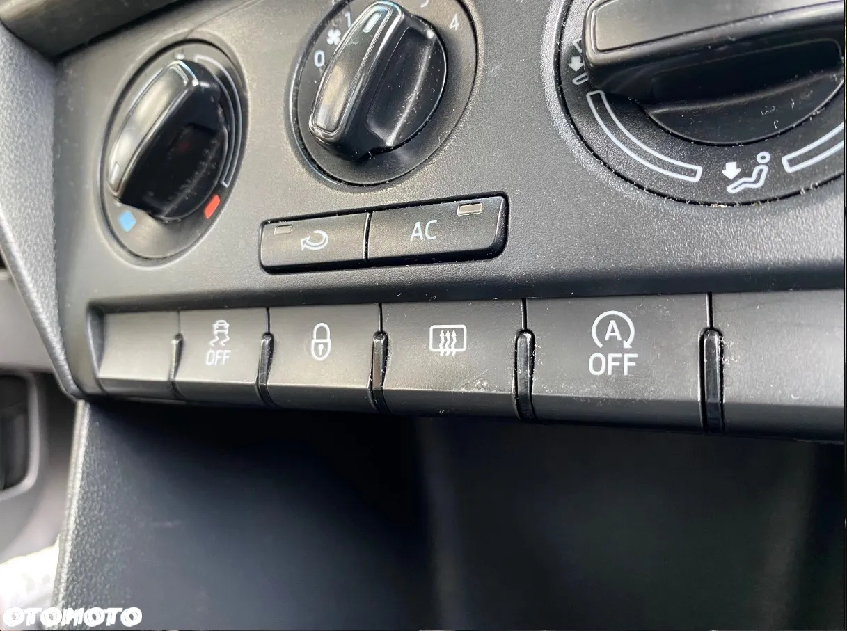 Skoda RAPID 1.2 TSI Ambition - 25