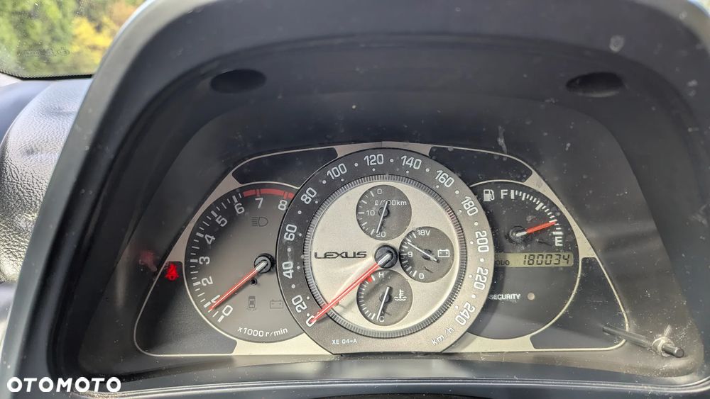 Lexus IS 200 SportCross - 8